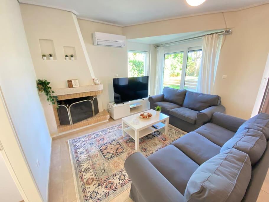 Cozy 2 Room Apartment With Garden Near Athens Air-Port Artemida  Dış mekan fotoğraf